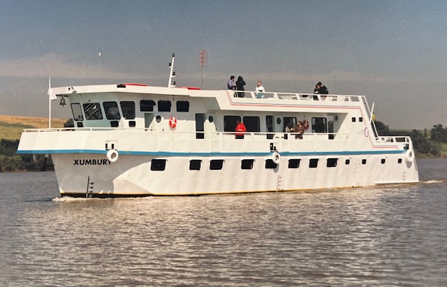 Inauguração do Barco-Hotel Xumbury em 1999